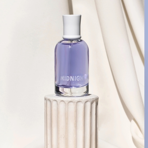 ❤️BUY 2 GET 1 FREE Midnight Magic Eau De Perfume, Retail 88.00US - Picture 4 of 9